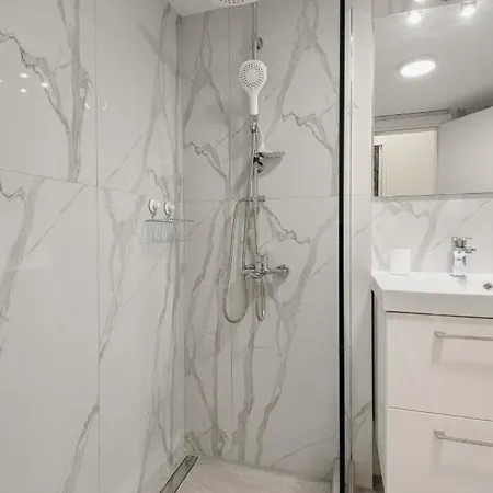 Aristotelous 3bdrm Central Family Apt 公寓 *