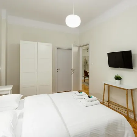 Aristotelous 3bdrm Central Family Apt 公寓 *